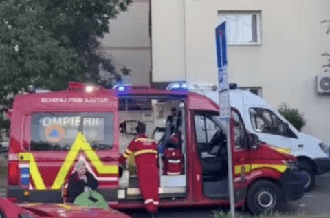 Panicǎ într-un bloc din Timișoara! O explozie a fost urmată de incendiu. Trei persoane au ajuns pe mâna medicilor