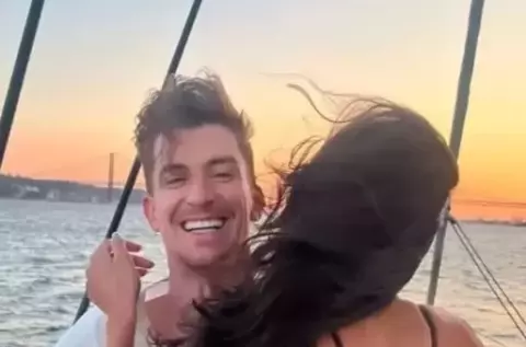 Gata! Andreea Popescu e ISTORIE!! Rares Cojoc si-a prezentat noua iubita pe retelele de socializare :O DA, CHIAR EA E!! Nimeni nu se astepta sa...