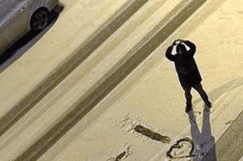 Bîrligea a ieșit aseară în fața locuinței și a scris două cuvinte mari pe zăpada de pe stradă