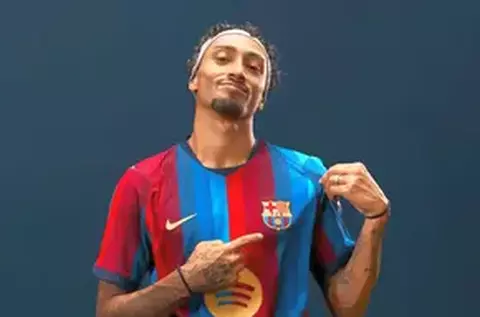 FC Barcelona și-a prezentat noul echipament. „Inspirat de fațada noului stadion renovat”
