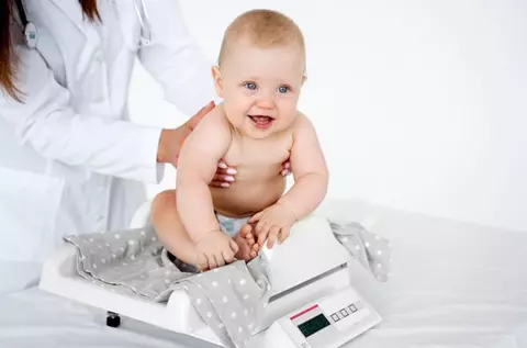 Cântar bebeluși – de ce îți este necesar în primele etape ale dezvoltării copilului