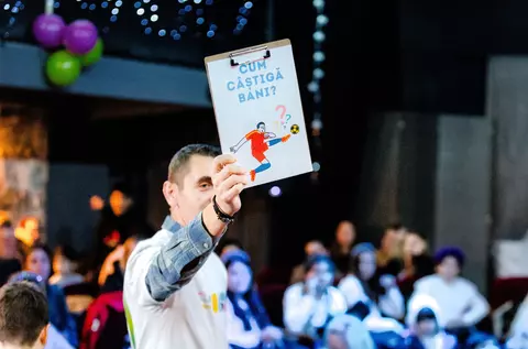 În prag de sărbători, ArtFinEdu aduce educația financiară mai aproape de familiile monoparentale prin teatru și activități creative