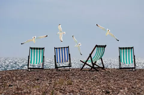 Vouchere de vacanță 2025. Cum și când vor primi bugetarii suma de 800 de lei