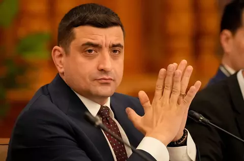 Cum arată vila din Vrancea a lui George Simion. E spațioasă, modernă și se află pe strada principală a satului