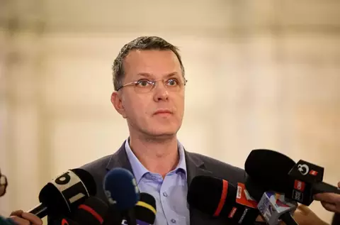 Ionuț Moșteanu, ministrul Apărării, recunoaște că a mințit în CV, privind facultatea terminată: "O greșeală care, recunosc, că mă jenează"