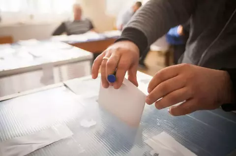 Încă un candidat se retrage de la alegerile pentru Primăria Capitalei. A anunțat că îl susține pe Daniel Băluță