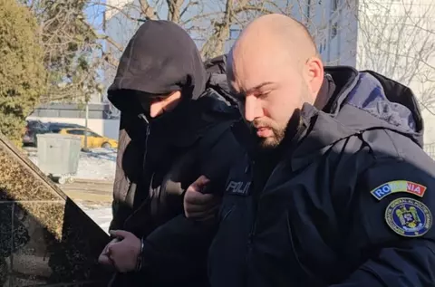 Crimă înfiorătoare în Constanța: un tânăr de 20 de ani și-a ucis mama, apoi s-a culcat liniștit și a doua zi s-a predat la Poliție: "Se certaseră" / Tatăl lui Matei este un pictor cunoscut