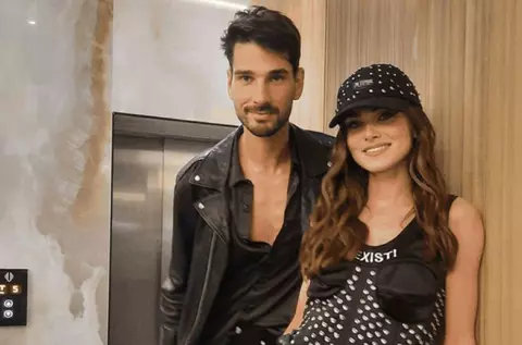 Cum arată casa în care locuiesc Theo Rose și Anghel Damian: "Mi-am dorit modelul ăsta de pat mai mult decât orice altă piesă din casă"