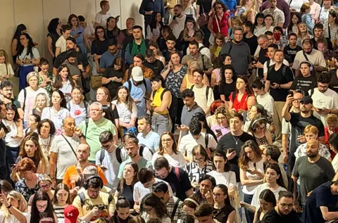 Blocaj pe Magistrala 1 de metrou între Republica și Costin Georgian. Mii de oameni afectați de avarie