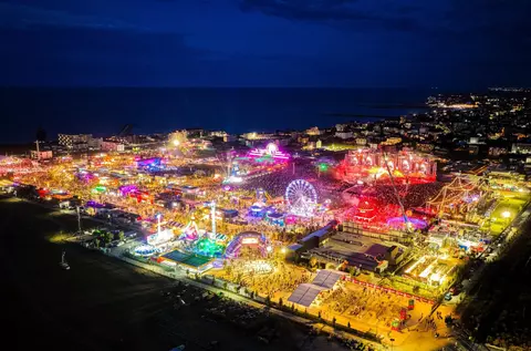 Cât a costat un sejur la mare, în Costinești, în perioada festivalului Beach, Please! 2026