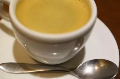 Câte lingurițe de cafea sunt necesare pentru o ceașcă perfectă