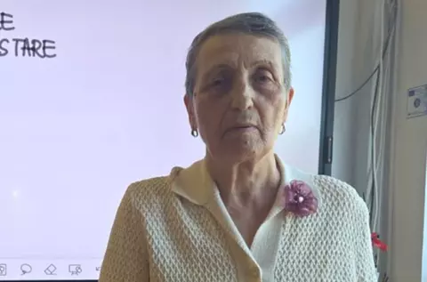 Povestea profesoarei de Chimie care la 79 de ani încă mai predă la clasă
