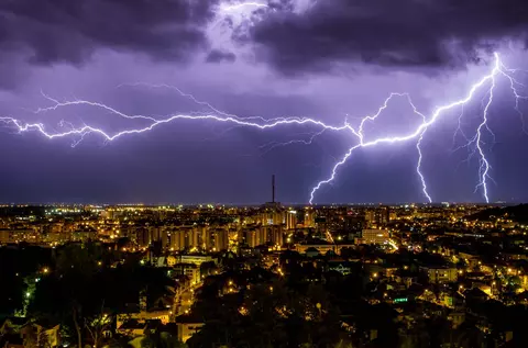 Lista de județe lovite de fenomene meteo extreme. Cod galben de furtuni și ploi de până la 40 l/mp