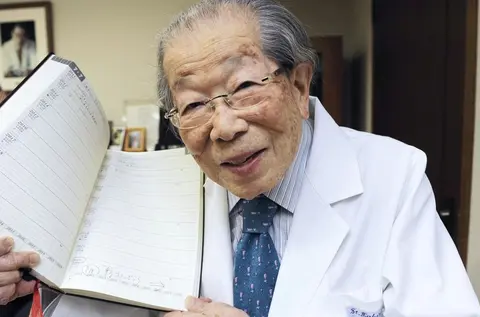 Un medic japonez celebru a trăit 105 ani și a respectat 7 reguli pentru o viață lungă. Una era esențială