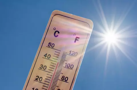 Vremea de mâine, 22 august 2026. Avertizare de caniculă cod galben și portocaliu, în aproape toată țara. Temperaturile ajung până la 37°C