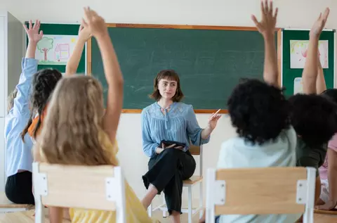 Prime de până la 15.000 de euro pentru profesorii care merg să predea în limba română în Găgăuzia