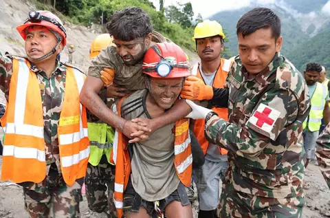 Doi muncitori au fost salvați dintr-un tunel din Nepal, după mai mult de o săptămână de la inundații: „Suntem în țara miracolelor”