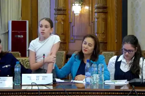 Ce se întâmplă când un copil devine ținta unei dezbateri naționale. Psihologul Radu Leca, despre trauma Ilincăi, eleva care a plâns în fața ministrului Educației: „Rușinea publică poate lăsa urme profunde”