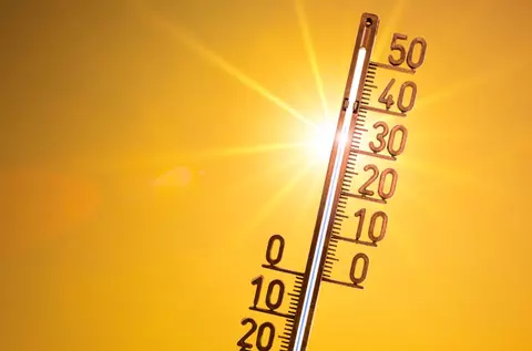 ANM a emis cod roșu de caniculă în București și 35 de județe, de luni până miercuri. Harta zonelor afectate de valul de căldură extremă