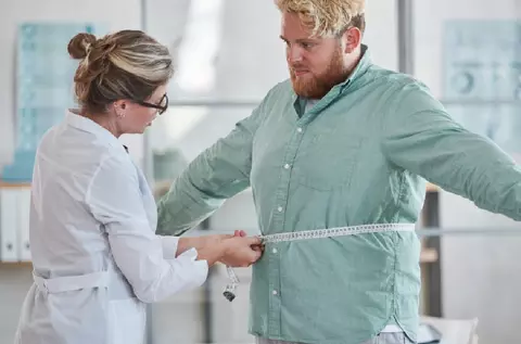 ,,Nu există o competiție între bisturiu și pastilă”. Cum se tratează, de fapt, boala care va lovi 11 milioane de români până în 2030