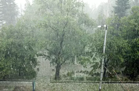 Când scăpăm de ploi, grindină și vijelii. Prognoza meteo ANM pentru următoarea lună