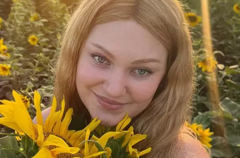 Andreea Anița a murit chiar de ziua mamei sale. Tânăra din Fălticeni pentru care România a strâns 2,3 milioane de dolari avea 27 de ani