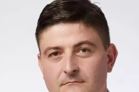 Omul propus ministru la Apărare și-a început cariera la Vara Ispitelor. Dansa lasciv cu Cosmina Păsărin la PRO TV și a ajuns să fie înșelat de vedeta TV