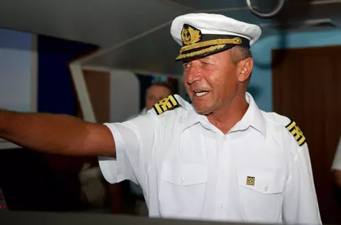 Ce a fost prins facand Traian Basescu in baia AVIONULUI. A primit un an interdictie apoi