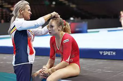 „Mami, nu mai pot!”. Filmări greu de privit cu Camelia Voinea în sală, în timp ce îşi abuzează verbal fiica