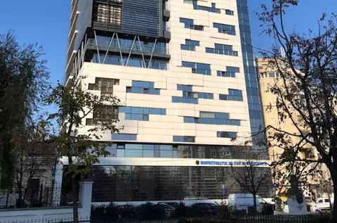 „Nu avem ce verifica!” Inspectoratul în Construcții spune că blocurile fără acte scapă de controale. Construcția ilegală de lângă aeroport, locuită și intabulată după 12 ani de procese