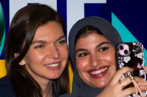 Cine este omul care a „trimis-o” pe Simona Halep la Turneul Campioanelor. Fostul lider WTA a dezvăluit cu ce se ocupă la Riad: „Sunt impresionată”