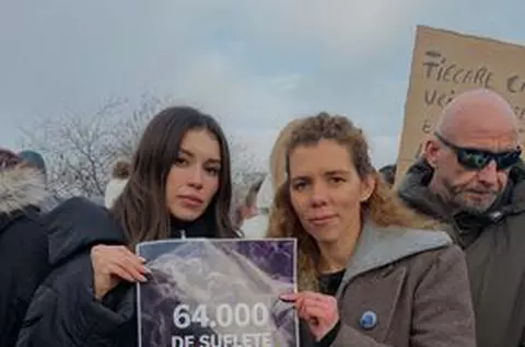 Teodora Stoica și Ionuț Lupescu, printre persoanele ieșite în stradă la manifestația din fața Parlamentului: „M-am întors acasă cu o greutate în piept”