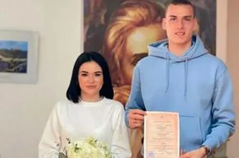S-au căsătorit în trening, iar acum soția fotbalistului a stârnit un scandal-monstru: „Dumnezeu e sus și vede!”