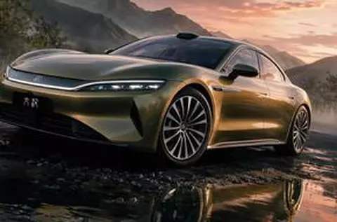 BYD atacă segmentul de lux: chinezii lansează o limuzină care să rivalizeze cu Mercedes și BMW