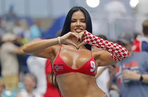 Când a apărut ea, nimeni nu s-a mai uitat la Haaland și Kane » Ivana Knoll a făcut show la Norvegia - Anglia