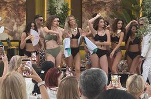 Le mai recunoști? Fostele prezentatoare ale știrilor sportive au atras toate privirile la evenimentul lui Cătălin Botezatu