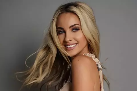 Otniela s-a născut cu un picior mai lung și cu unul mai scurt. Medicul Pesamosca a vindecat-o cu un aparat controversat: „Eu am învățat să merg la 4 ani, după ce am scos aparatul. Pentru că nu știam, nu puteam mă târam pe coate”