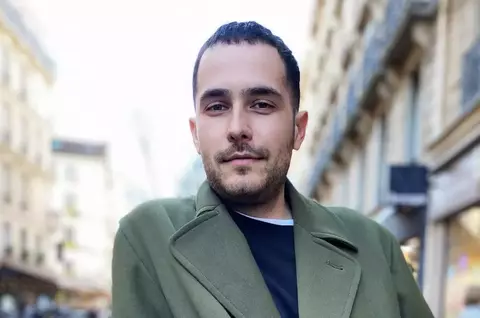 Cine este Edmond Niculușcă, cofondatorul La Mița Biciclista care a declanșat "războiul merdenelelor". A studiat Teologia și a fost consilierul lui Nicușor Dan la primăria Capitalei