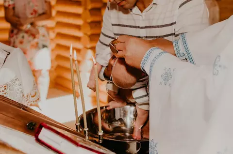 Când nu se fac botezuri în 2025. Sfaturi pentru proaspeții părinți despre perioada de creștinare a copilului