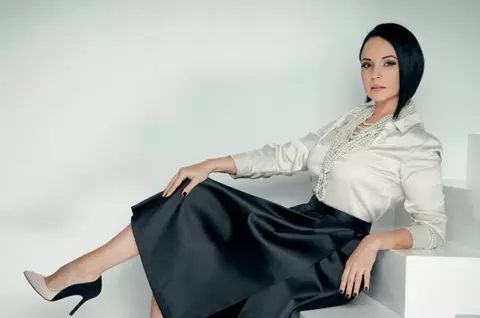 Revista VIVA! o scoate la tablă pe Andreea Marin. Uite cum rezolvă o problemă de matematică!