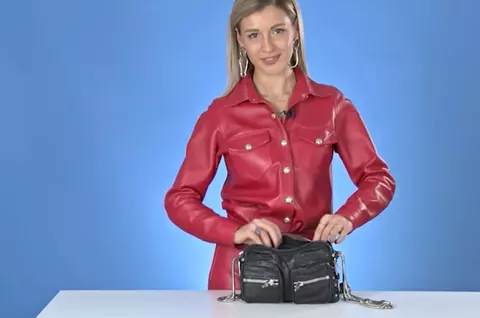 Ce ascunde Alina Eremia în geantă