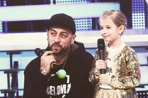 Fiica lui CRBL a scos prima piesă. Artistul nu-i refuză nimic Alesiei