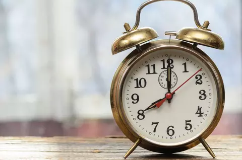 Cum ne afectează sănătatea trecerea de la ora de vară la ora de iarnă