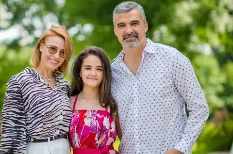 Fiica lui Aurelian Temișan și a Monicăi Davidescu își câștigă singură banii, la 13 ani. Ce afacere va moșteni Dora: „Sperăm s-o ducă mai departe...”