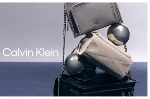 Sărbători de iarnă, cadouri și un look de vis: îmbrățișează confortul și stilul cu Calvin Klein!