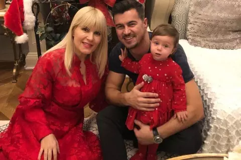 Elena Udrea ține postul Crăciunului și îi citește fiicei sale din Biblie: "Îmi fac rugăciune de trei ori pe zi"/ Ce spune despre postul negru