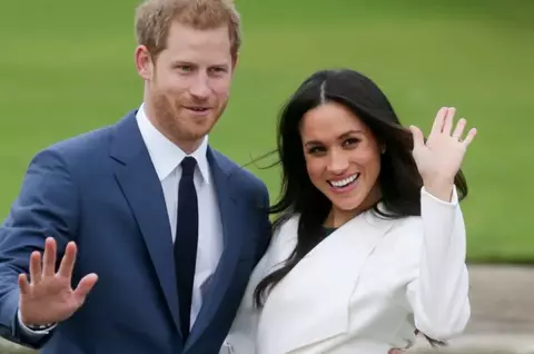 Meghan Markle revine în actorie, după 8 ani de pauză, "relaxată, prietenoasă și cu picioarele pe pământ". În ce film va juca soția prințului Harry