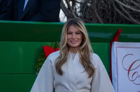 Melania Trump a întâmpinat bradului oficial de la Casa Albă pe tocuri de 12 cm: "Este superb!"/ Cum s-a îmbrăcat Prima Doamnă