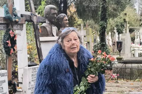 Anca Pandrea s-a pozat la mormântul lui Iurie Darie. Cum arată actrița de 79 de ani și cum se mai simte, după ce a avut probleme mari de sănătate: ”Mai am de luat doar vreo două pastile” / EXCLUSIV