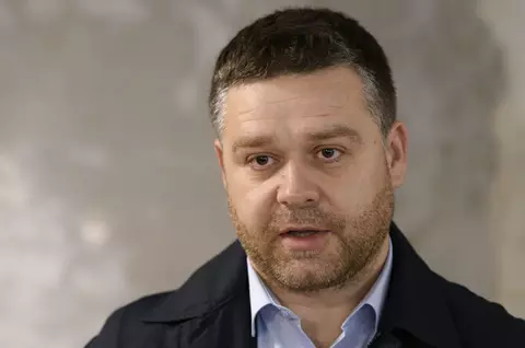 CV Ciprian Ciucu. A absolvit două facultăți, a vrut să devină primar din 2016, iar începuturile sale în politică sunt legate de Monica Macovei